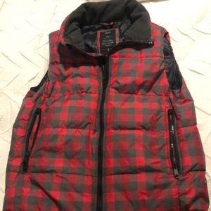 Gap buffalo check puffer vest!